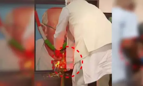 Palakkad Shabari Ashram: एक समारोह के दौरान राज्यपाल के शॉल में लगी आग