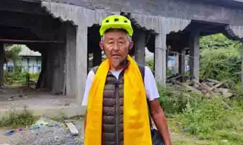 Arunachal : तिब्बती कार्यकर्ता ने तिब्बती स्वतंत्रता आंदोलन के बारे में जागरूकता फैलाने के लिए साइकिल यात्रा शुरू की