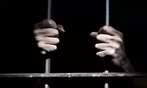 Budhana: दुकानदार की हत्या के मामले में आरोपित तीसरे भाई ने किया आत्मसमर्पण Budhana: दुकानदार की हत्या के मामले में आरोपित तीसरे भाई ने किया आत्मसमर्पण