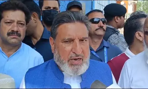 Jammu: अल्ताफ बुखारी ने श्रद्धांजलि अर्पित की Jammu: अल्ताफ बुखारी ने श्रद्धांजलि अर्पित की