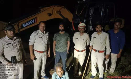 ट्रेनी IFS ने रेत चोरों पर लिया एक्शन, पोकलेन मशीन और कई हाईवा जब्त