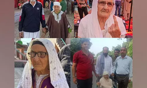 J-K विधानसभा चुनाव: तीसरे चरण में जश्न-ए-जम्हूरियत के तहत मतदान में बुजुर्ग शामिल हुए