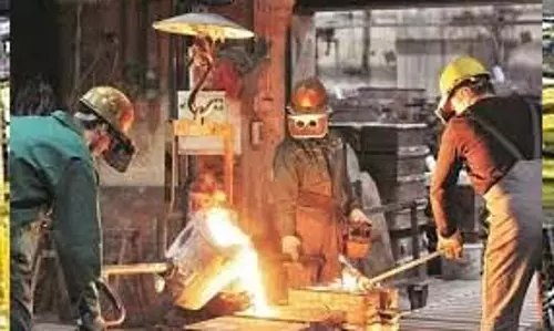 सितंबर में विनिर्माण क्षेत्र की वृद्धि दर आठ महीने के निचले स्तर पर पहुंची