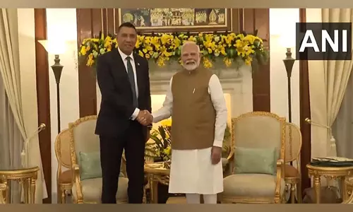 PM Modi ने जमैका के प्रधानमंत्री होल्नेस के साथ द्विपक्षीय बैठक की PM Modi ने जमैका के प्रधानमंत्री होल्नेस के साथ द्विपक्षीय बैठक की