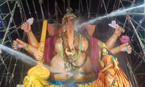 NTR कलेक्ट्रेट में बाढ़ पीड़ितों की भीड़ शिकायत प्रकोष्ठ NTR कलेक्ट्रेट में बाढ़ पीड़ितों की भीड़ शिकायत प्रकोष्ठ