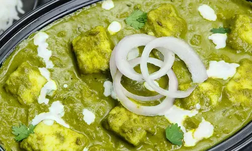 घर पर तैयार करें होटल स्टाइल पालक पनीर