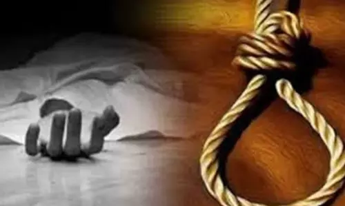 Amroha: उत्पीड़न से परेशान होकर स्कूल में फांसी लगाकर की आत्महत्या