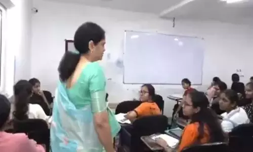 महिला आयोग ने Madhapur श्री चैतन्य कॉलेज को समन जारी किया