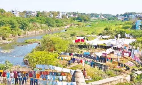 2BHK में स्थानांतरित होने के बाद भी विस्थापित परिवारों की पीड़ा जारी 2BHK में स्थानांतरित होने के बाद भी विस्थापित परिवारों की पीड़ा जारी