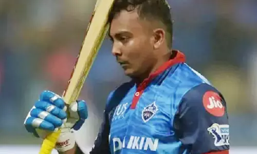 Prithvi Shaw महज 4 रन बनाकर सस्ते में पवेलियन लौट गए