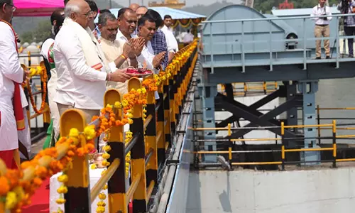 मुख्यमंत्री भूपेंद्र पटेल सरदार सरोवर बांध पर Narmada river को श्रद्धांजलि देने पहुंचे