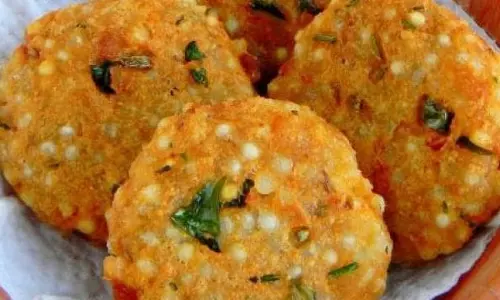 Sabudana Tikki: घर पर बनाएं ये टेस्टी साबूदाना टिक्की