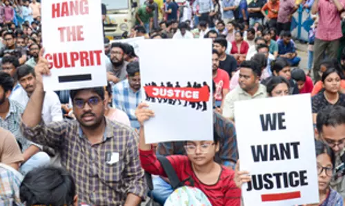 बलात्कार-हत्या मामले में एक या अधिक लोग शामिल थे या नहीं, इसका खुलासा करें: WBJDF ने CBI से कहा