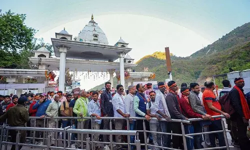 Jammu: वैष्णो देवी श्राइन बोर्ड ने नवरात्रि के लिए तैयारियां शुरू कर दी Jammu: वैष्णो देवी श्राइन बोर्ड ने नवरात्रि के लिए तैयारियां शुरू कर दी