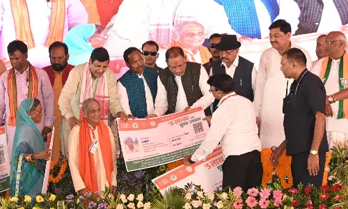 CM विष्णुदेव साय ने सौंपी प्रधानमंत्री आवास की चाबी CM विष्णुदेव साय ने सौंपी प्रधानमंत्री आवास की चाबी