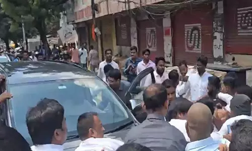 BRS प्रमुख KTR ने अपने काफिले पर कांग्रेस कार्यकर्ताओं द्वारा कथित हमले के बाद कही ये बात BRS प्रमुख KTR ने अपने काफिले पर कांग्रेस कार्यकर्ताओं द्वारा कथित हमले के बाद कही ये बात