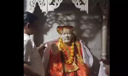 मंदिरों से साईं बाबा की प्रतिमाएं हटाने पर विवाद शुरू, ब्राह्मण सभा के खिलाफ मोर्चा मंदिरों से साईं बाबा की प्रतिमाएं हटाने पर विवाद शुरू, ब्राह्मण सभा के खिलाफ मोर्चा