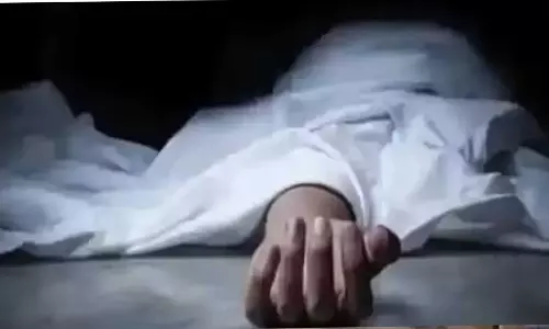 Gujarat: सेक्स के बाद महिला की खून बहने से मौत, प्रेमी ऑनलाइन इलाज खोजता रहा Gujarat: सेक्स के बाद महिला की खून बहने से मौत, प्रेमी ऑनलाइन इलाज खोजता रहा
