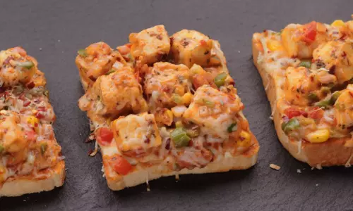 Bread Paneer Pizza Pop ये रही आसान रेसिपी बच्चों को आएगी पसंद Bread Paneer Pizza Pop ये रही आसान रेसिपी बच्चों को आएगी पसंद