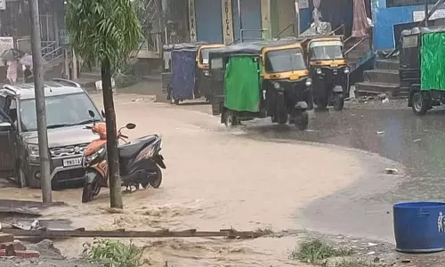 Manipur: रात से हो रही भारी बारिश के कारण अवांगखुल में भूस्खलन