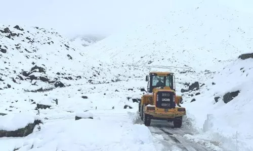 Sikkim : उत्तरी सिक्किम में भारी बर्फबारी Sikkim : उत्तरी सिक्किम में भारी बर्फबारी