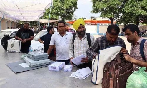 Jammu: अनुसूचित जातियों के लिए आरक्षित सभी सात सीटों सहित 24 सीटों पर आज मतदान