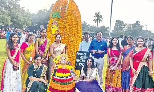 MLR इंस्टीट्यूट ऑफ टेक्नोलॉजी में छात्रों और शिक्षकों ने मनाया बतुकम्मा उत्सव MLR इंस्टीट्यूट ऑफ टेक्नोलॉजी में छात्रों और शिक्षकों ने मनाया बतुकम्मा उत्सव