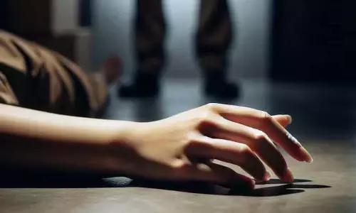 CRIME: एक ही परिवार के चार लोगों ने खाया ज़हर, तीन की मौत