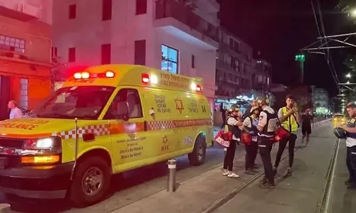 आतंकवादियों ने Tel Aviv में की गोलीबारी, कई लोग घायल, VIDEO... आतंकवादियों ने Tel Aviv में की गोलीबारी, कई लोग घायल, VIDEO...