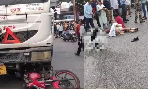 Accident: डंपर ने बाइक को मारी टक्कर, स्कूल जा रही नाबालिग छात्रा की मौत Accident: डंपर ने बाइक को मारी टक्कर, स्कूल जा रही नाबालिग छात्रा की मौत