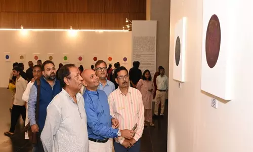 कवि-कलाकार और राजनयिक अभय के. की पेंटिंग्स की प्रदर्शनी शून्यता Bihar Museum में शुरू हुई