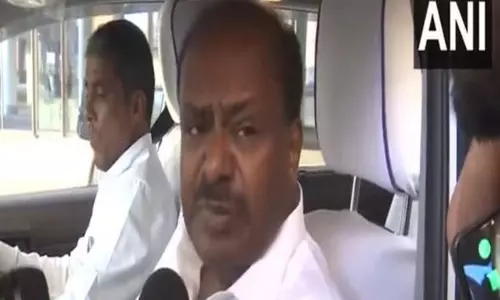HD कुमारस्वामी ने पत्नी के MUDA को प्लॉट लौटाने के फैसले पर कर्नाटक के CM सिद्धारमैया की आलोचना की HD कुमारस्वामी ने पत्नी के MUDA को प्लॉट लौटाने के फैसले पर कर्नाटक के CM सिद्धारमैया की आलोचना की