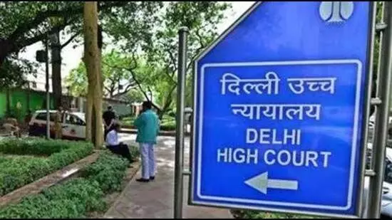 Dehli: हाईकोर्ट ने एलजी और दिल्ली सरकार को फटकार लगाई