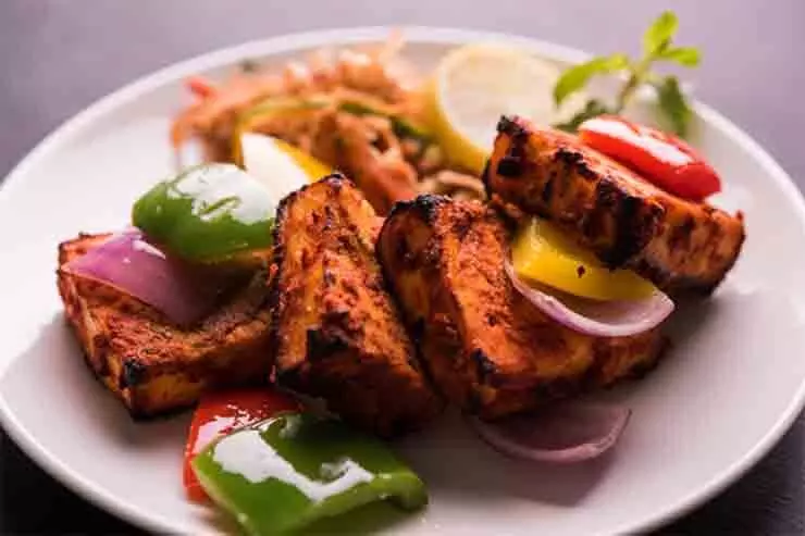 Paneer tikka:  पनीर टिक्का कई तरह से बनाया जा सकता है, आप भी करें ट्राई