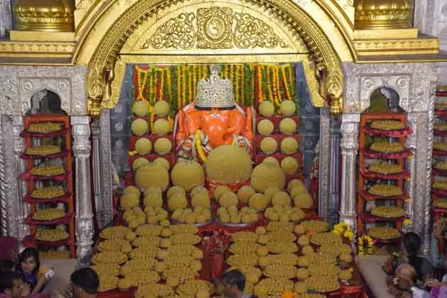 Ganesh Mandir: जयपुर का मंदिर जहां फिल्म रिलीज से पहले सिर झुकाने आते है बॉलीवुड सितारें