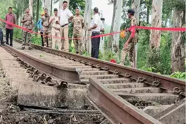 Sahibganj : देर रात अपराधियों ने रेलवे ट्रैक को विस्फोट कर उड़ा