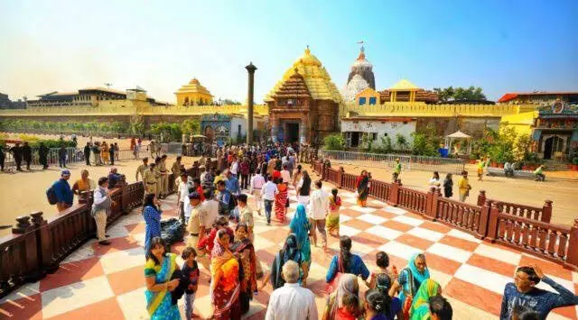 Puri: तर्पण और श्राद्ध के लिए भक्त के जगन्नाथ मंदिर में उमड़ पड़े