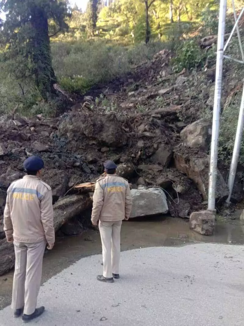 Himachal: भूस्खलन से मनाली-लेह मार्ग पर यातायात बाधित