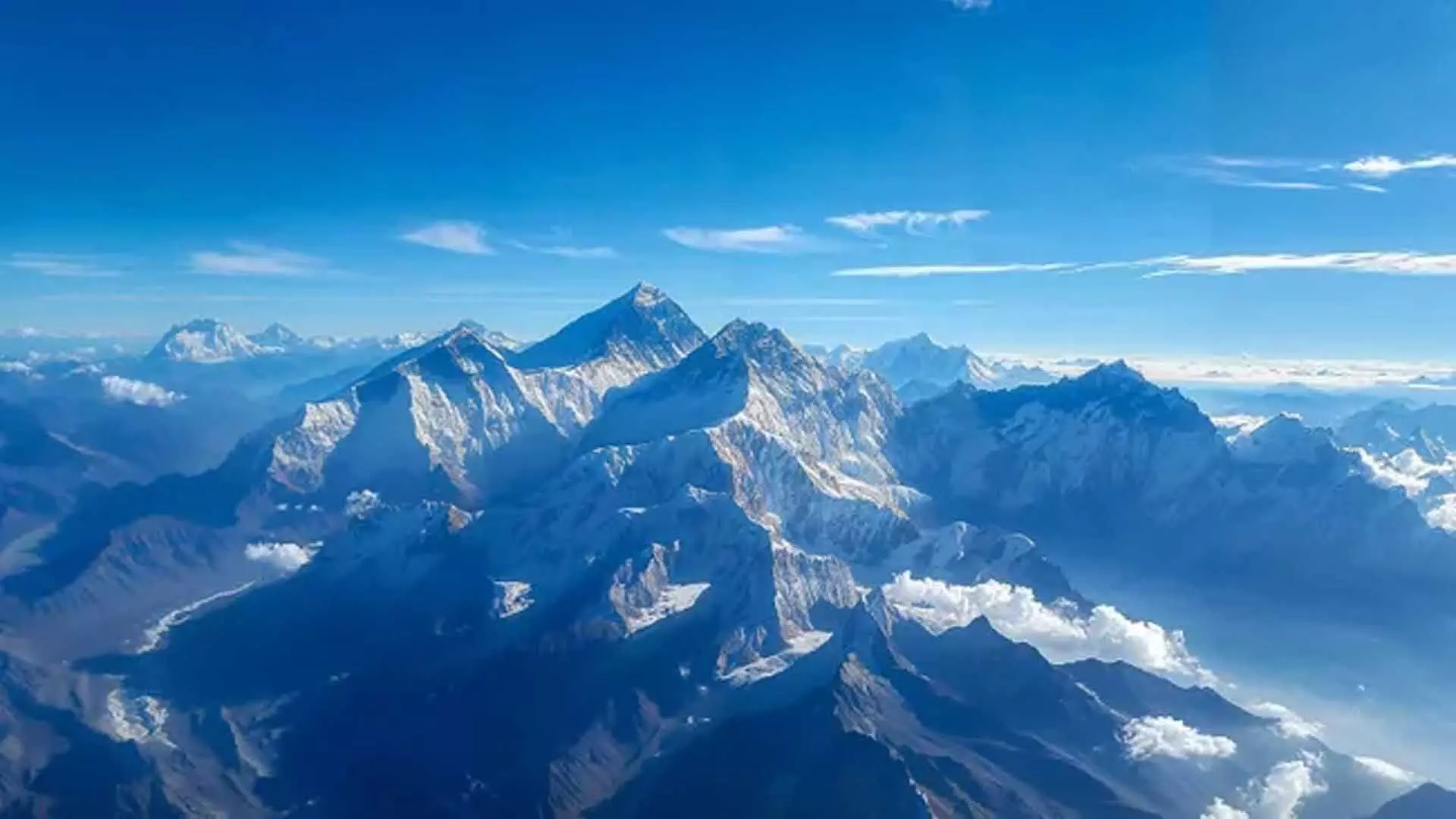 Mount Everest अपनी ऊंचाई से कहीं अधिक ऊंचा