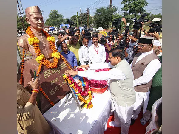 CM मोहन यादव ने महात्मा गांधी और लाल बहादुर शास्त्री को उनकी जयंती पर श्रद्धांजलि अर्पित की