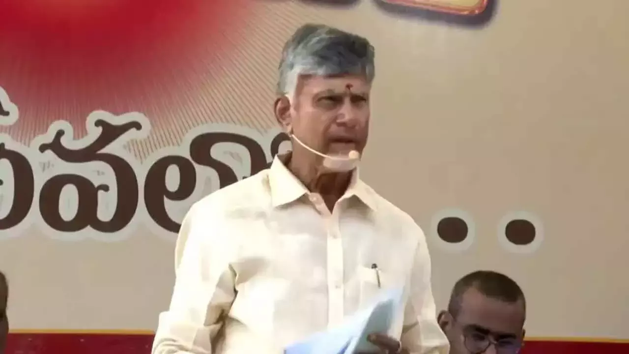 Chandrababu ने मछलीपट्टनम में स्वच्छता ही सेवा कार्यक्रम में भाग लिया