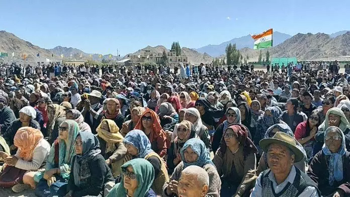 वांगचुक व अन्य की हिरासत के खिलाफ Ladakh में बंद