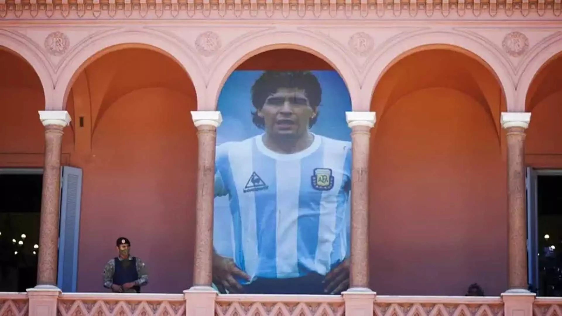 अदालत ने Maradona के अवशेषों को सार्वजनिक समाधि स्थल पर स्थानांतरित करने की अनुमति दी