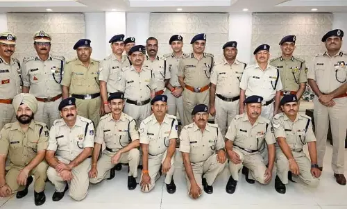 CRPF: 200 सफाईकर्मियों और चपरासियों को पहली बार पदोन्नति मिली CRPF: 200 सफाईकर्मियों और चपरासियों को पहली बार पदोन्नति मिली