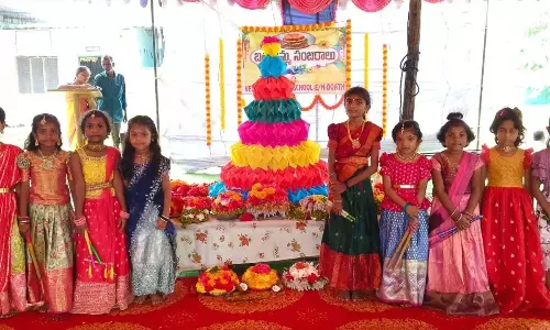 Telangana: बतुकम्मा पूर्व समारोह आयोजित