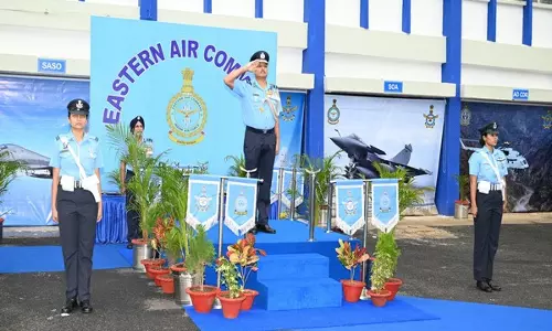 Air Marshal Surat Singh ने पूर्वी वायु कमान के एयर ऑफिसर कमांडिंग-इन-चीफ का पदभार संभाला Air Marshal Surat Singh ने पूर्वी वायु कमान के एयर ऑफिसर कमांडिंग-इन-चीफ का पदभार संभाला