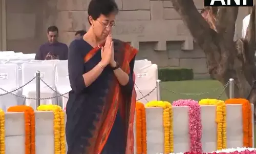 Delhi CM और एलजी सक्सेना ने महात्मा गांधी की 155वीं जयंती पर उन्हें श्रद्धांजलि दी Delhi CM और एलजी सक्सेना ने महात्मा गांधी की 155वीं जयंती पर उन्हें श्रद्धांजलि दी