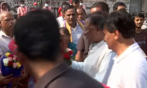 CM विष्णुदेव साय ने राष्ट्रपिता महात्मा गांधी की प्रतिमा पर किया माल्यार्पण CM विष्णुदेव साय ने राष्ट्रपिता महात्मा गांधी की प्रतिमा पर किया माल्यार्पण