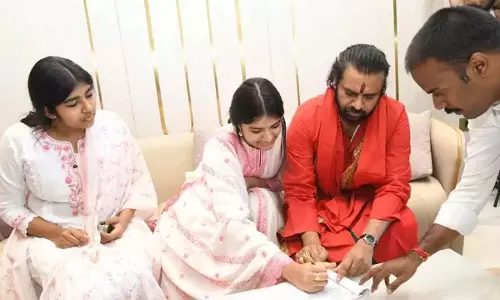 Pawan Kalyan की छोटी बेटी ने तिरुमाला में घोषणापत्र पर हस्ताक्षर किए