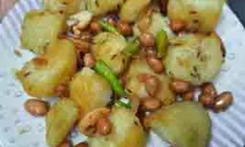 Vrat Wale Aloo: नवरात्रि में कर रहे हैं माता रानी का व्रत, तो बनाएं स्वादिष्ट रेसिपी Vrat Wale Aloo: नवरात्रि में कर रहे हैं माता रानी का व्रत, तो बनाएं स्वादिष्ट रेसिपी